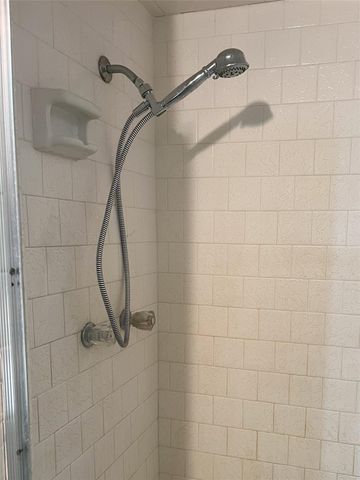 401 Oakhill Drive, Conroe, TX 77304