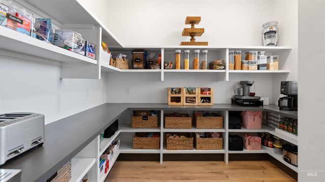 5043 W Oakford, Meridian, ID 83646