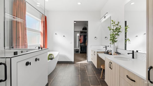 5043 W Oakford, Meridian, ID 83646