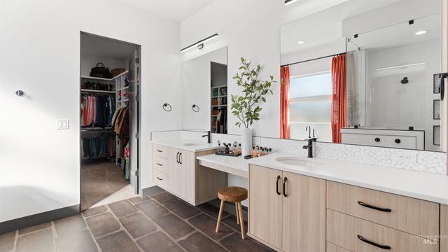 5043 W Oakford, Meridian, ID 83646