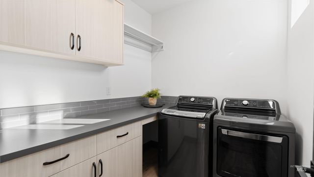 5043 W Oakford, Meridian, ID 83646