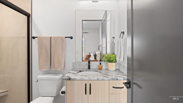 5043 W Oakford, Meridian, ID 83646