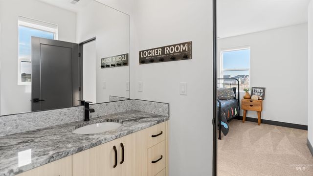 5043 W Oakford, Meridian, ID 83646