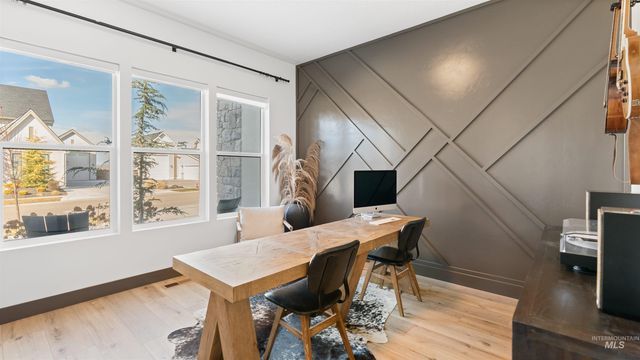 5043 W Oakford, Meridian, ID 83646