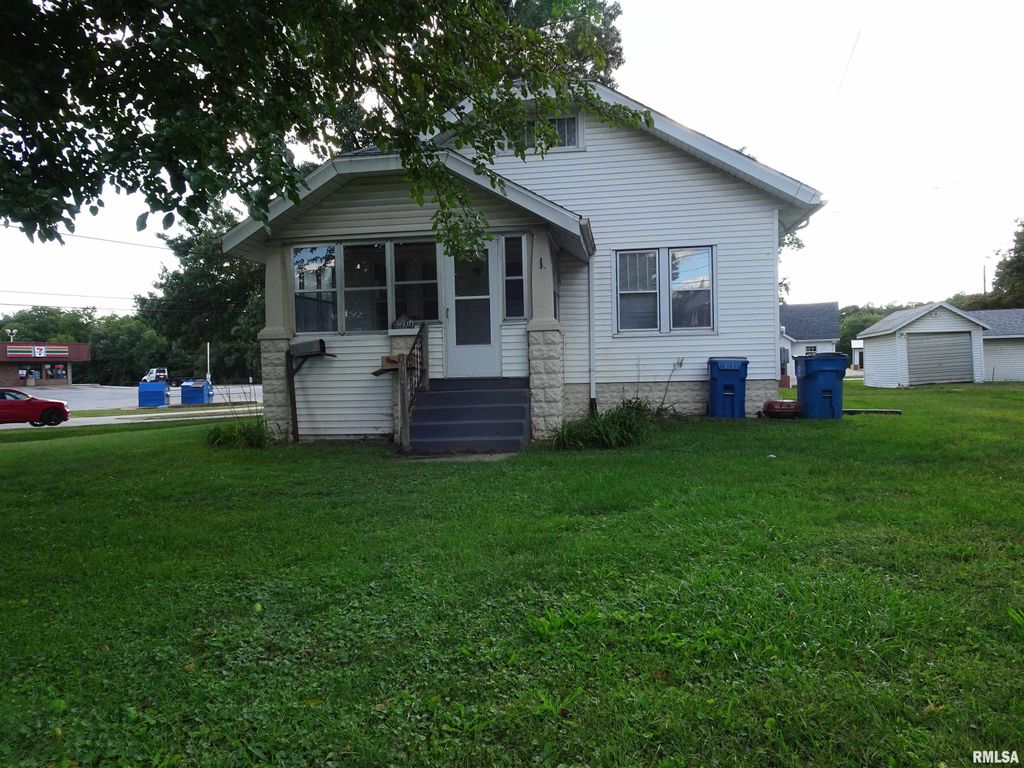 917 3RD Street, Silvis, IL 61282