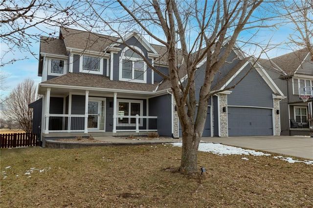 17811 Greyhawke Ridge Drive, Smithville, MO 64089