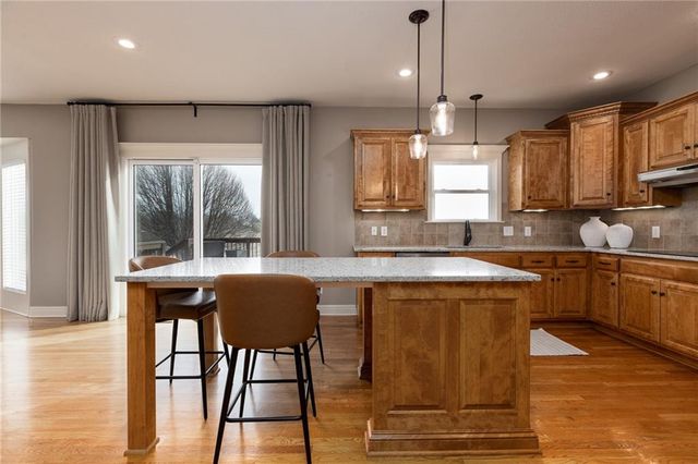 17811 Greyhawke Ridge Drive, Smithville, MO 64089