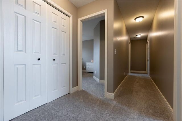 17811 Greyhawke Ridge Drive, Smithville, MO 64089