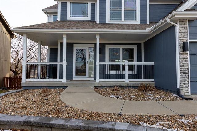 17811 Greyhawke Ridge Drive, Smithville, MO 64089