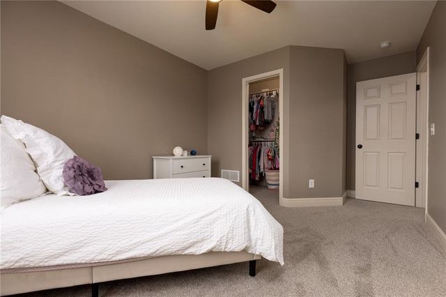 17811 Greyhawke Ridge Drive, Smithville, MO 64089