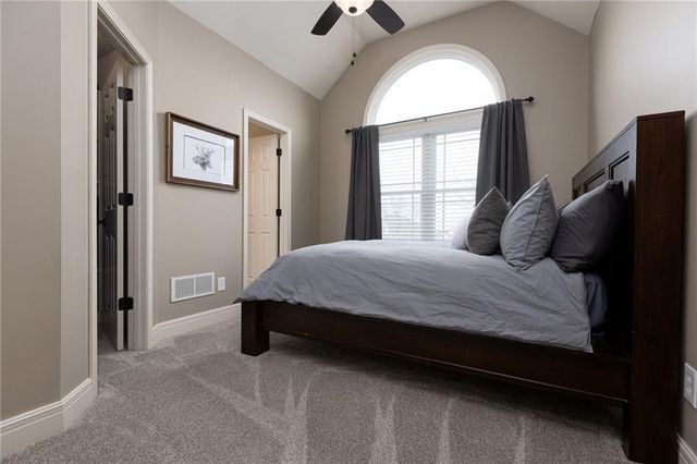 17811 Greyhawke Ridge Drive, Smithville, MO 64089