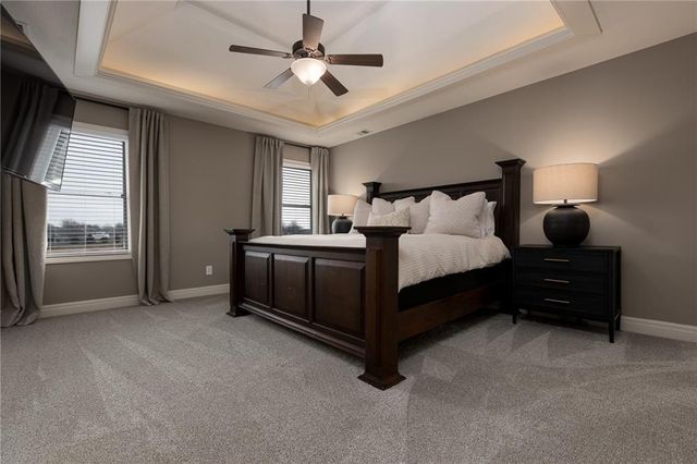 17811 Greyhawke Ridge Drive, Smithville, MO 64089