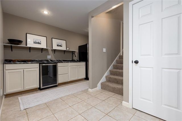 17811 Greyhawke Ridge Drive, Smithville, MO 64089