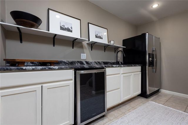 17811 Greyhawke Ridge Drive, Smithville, MO 64089