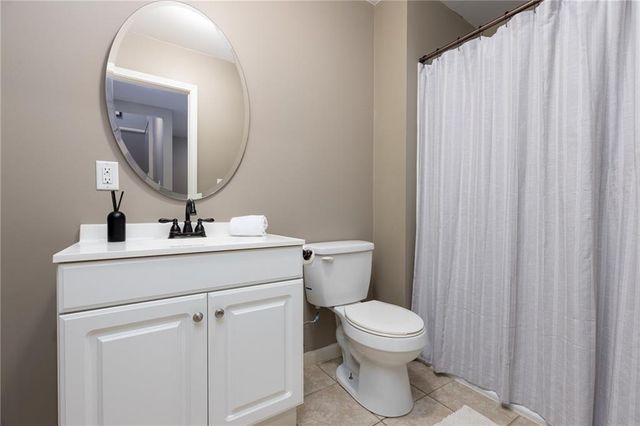 17811 Greyhawke Ridge Drive, Smithville, MO 64089