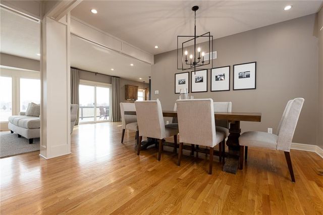 17811 Greyhawke Ridge Drive, Smithville, MO 64089