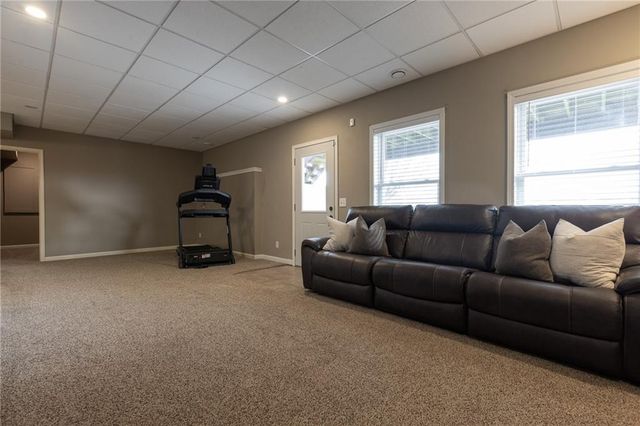 17811 Greyhawke Ridge Drive, Smithville, MO 64089