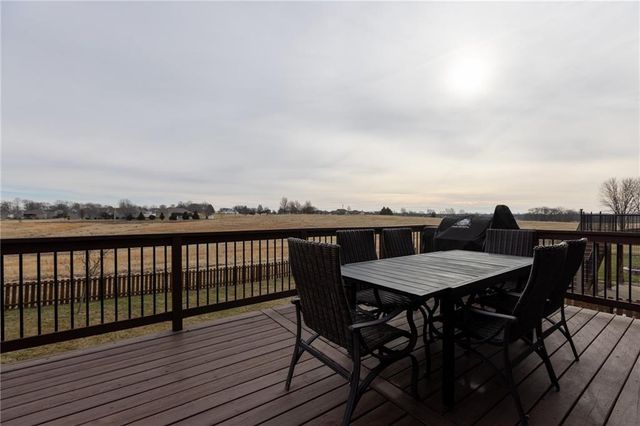 17811 Greyhawke Ridge Drive, Smithville, MO 64089