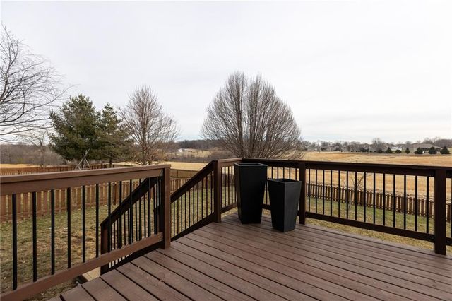 17811 Greyhawke Ridge Drive, Smithville, MO 64089