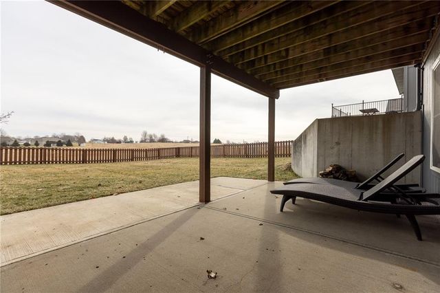 17811 Greyhawke Ridge Drive, Smithville, MO 64089