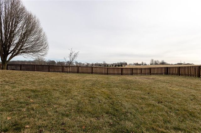 17811 Greyhawke Ridge Drive, Smithville, MO 64089