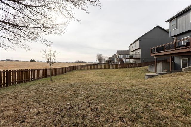 17811 Greyhawke Ridge Drive, Smithville, MO 64089