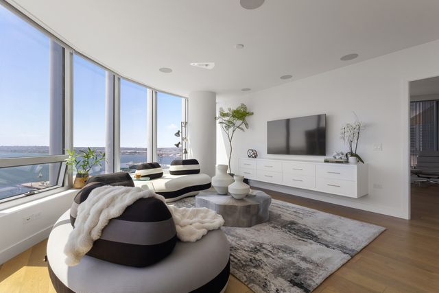888 W E Street 2602, San Diego, CA 92101