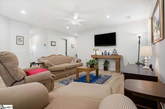 119 Baylor Drive, Gray Court, SC 29645