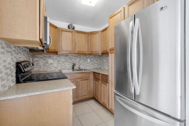 2970 NE 16th Avenue 211, Oakland Park, FL 33334