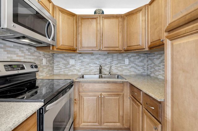 2970 NE 16th Avenue 211, Oakland Park, FL 33334