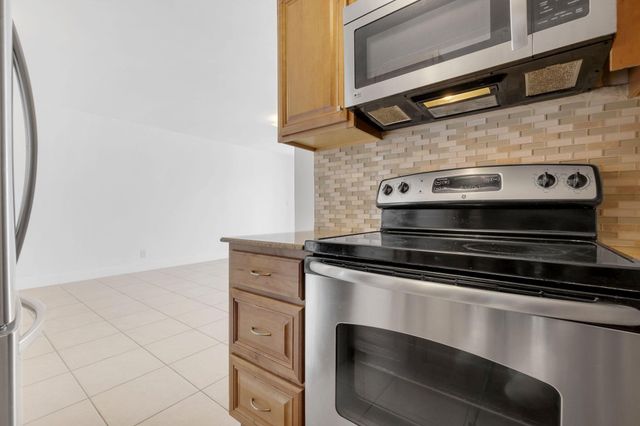 2970 NE 16th Avenue 211, Oakland Park, FL 33334