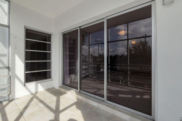 2970 NE 16th Avenue 211, Oakland Park, FL 33334