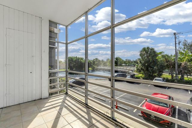 2970 NE 16th Avenue 211, Oakland Park, FL 33334