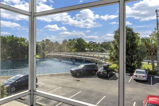 2970 NE 16th Avenue 211, Oakland Park, FL 33334