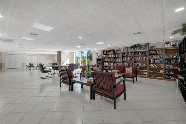 2970 NE 16th Avenue 211, Oakland Park, FL 33334