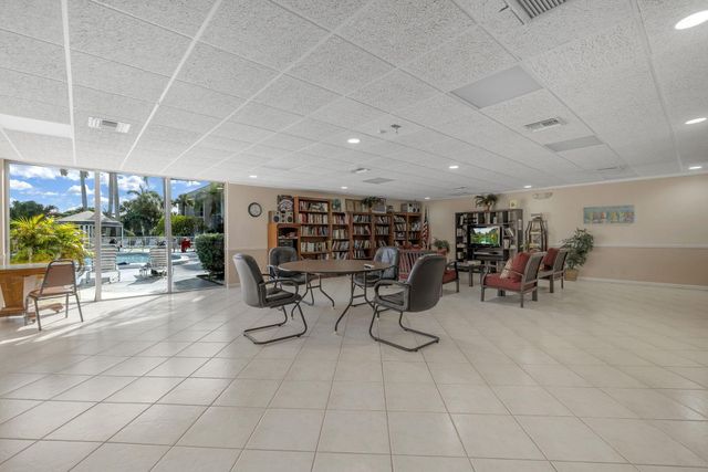 2970 NE 16th Avenue 211, Oakland Park, FL 33334