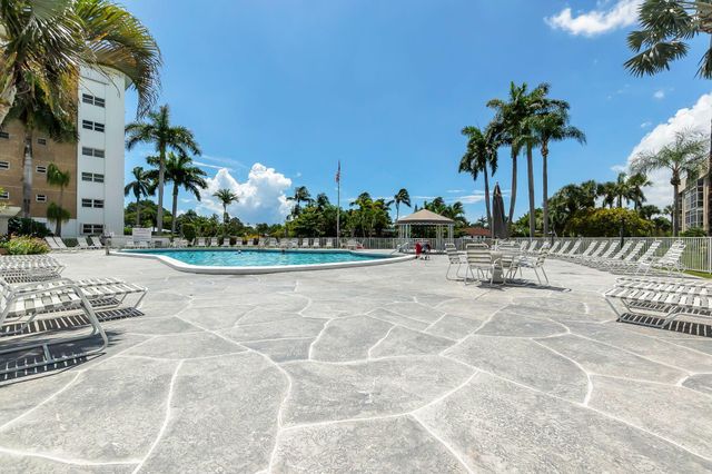 2970 NE 16th Avenue 211, Oakland Park, FL 33334