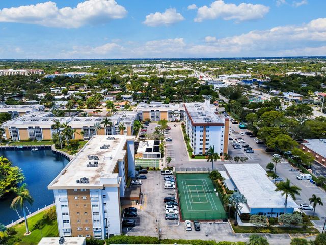 2970 NE 16th Avenue 211, Oakland Park, FL 33334