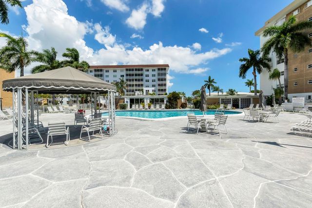 2970 NE 16th Avenue 211, Oakland Park, FL 33334