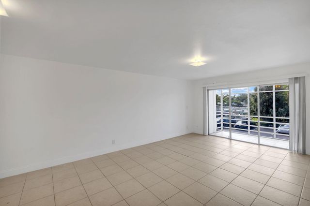 2970 NE 16th Avenue 211, Oakland Park, FL 33334