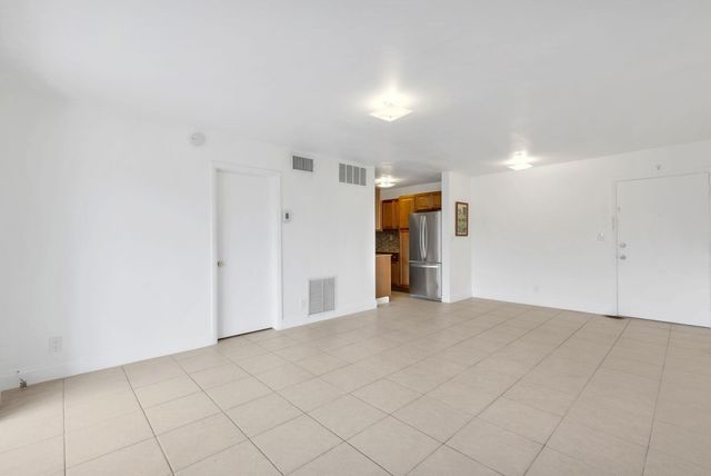 2970 NE 16th Avenue 211, Oakland Park, FL 33334