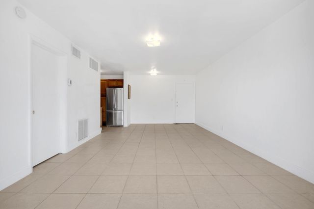 2970 NE 16th Avenue 211, Oakland Park, FL 33334