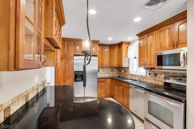 110 Bell Ave, Hopatcong Boro, NJ 07843