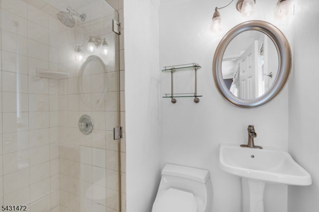 110 Bell Ave, Hopatcong Boro, NJ 07843