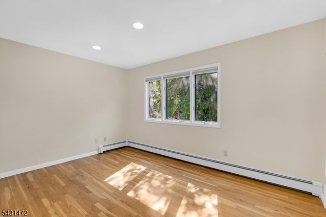 110 Bell Ave, Hopatcong Boro, NJ 07843