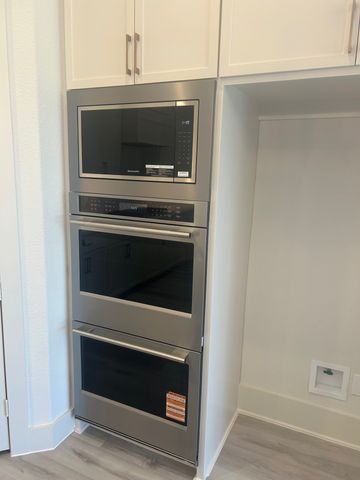 323 Lakecrest Drive, Lakewood Village, TX 75068