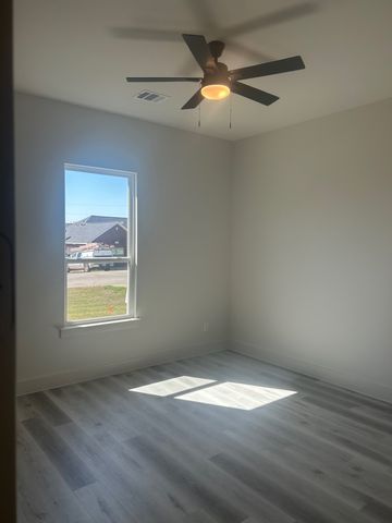 323 Lakecrest Drive, Lakewood Village, TX 75068