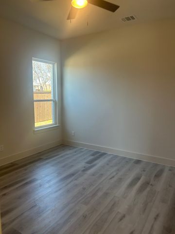 323 Lakecrest Drive, Lakewood Village, TX 75068