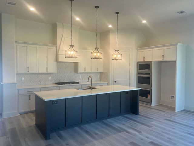 323 Lakecrest Drive, Lakewood Village, TX 75068