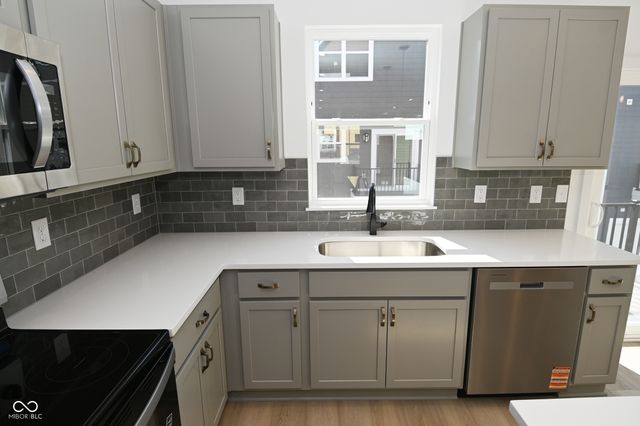 2450 Peoples Drive, Indianapolis, IN 46205